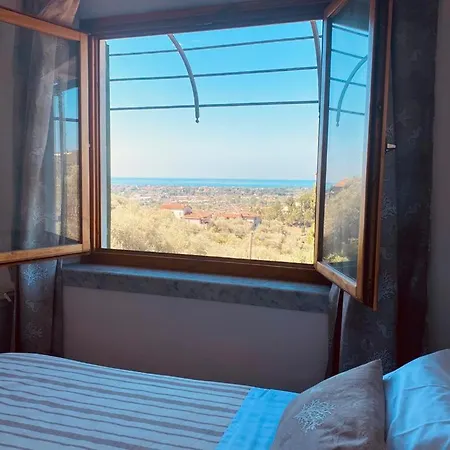 Roccatagliata Bed & Breakfast Carrara