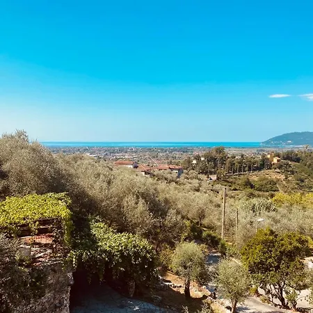 Roccatagliata Bed & Breakfast Carrara
